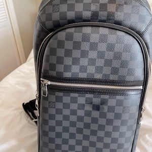 Mens large lv backpack authentic like new